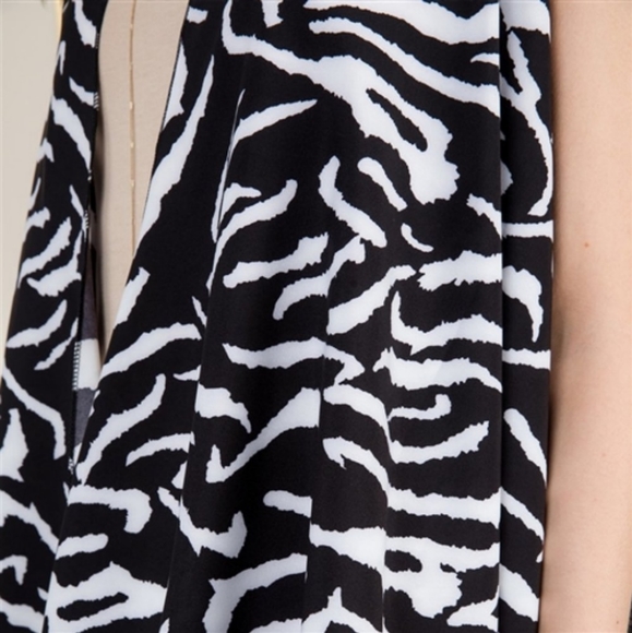 Black and White Vest - Picture 5 of 5